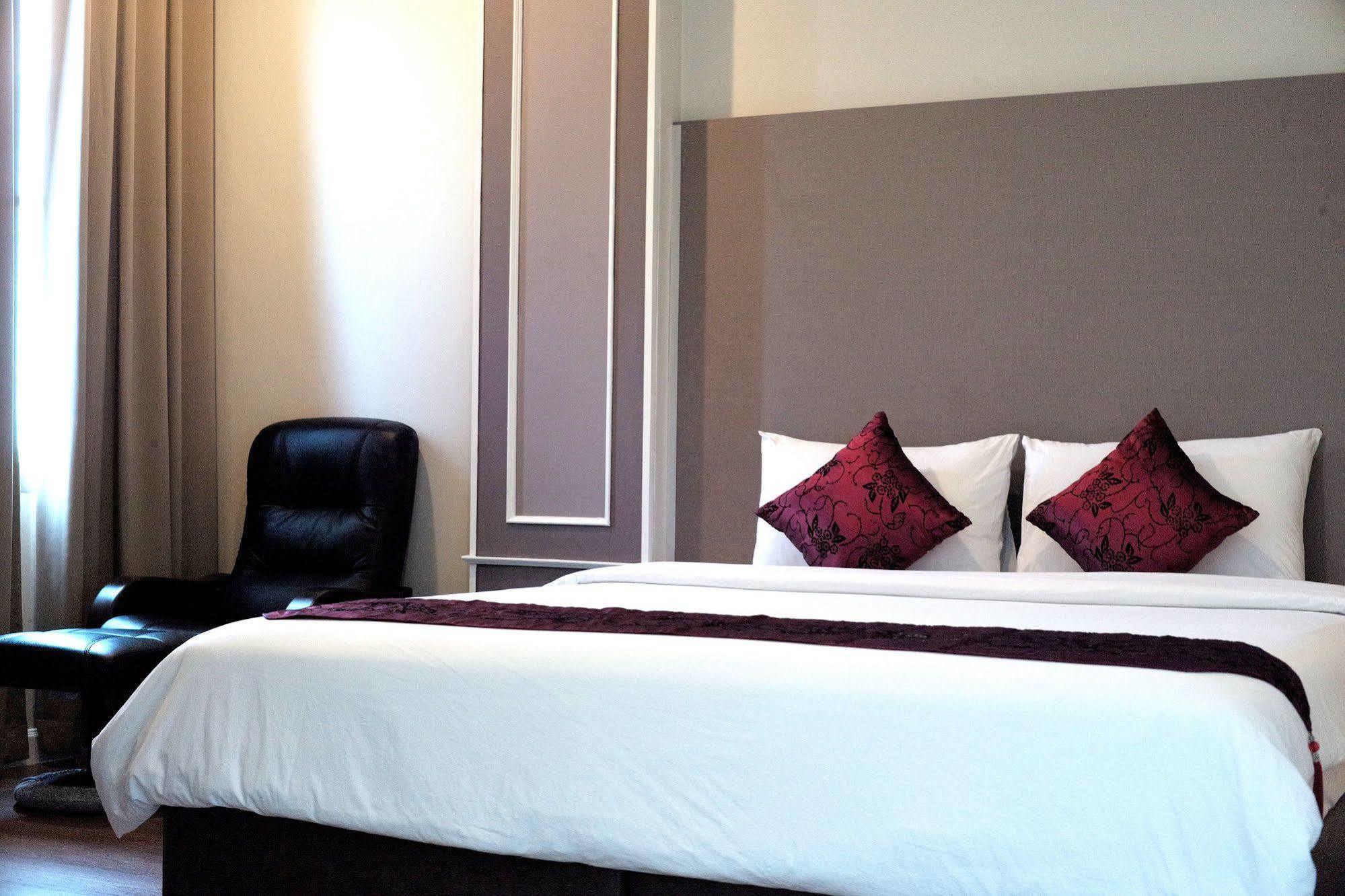 J. Park Hotel Чонбури Экстерьер фото
