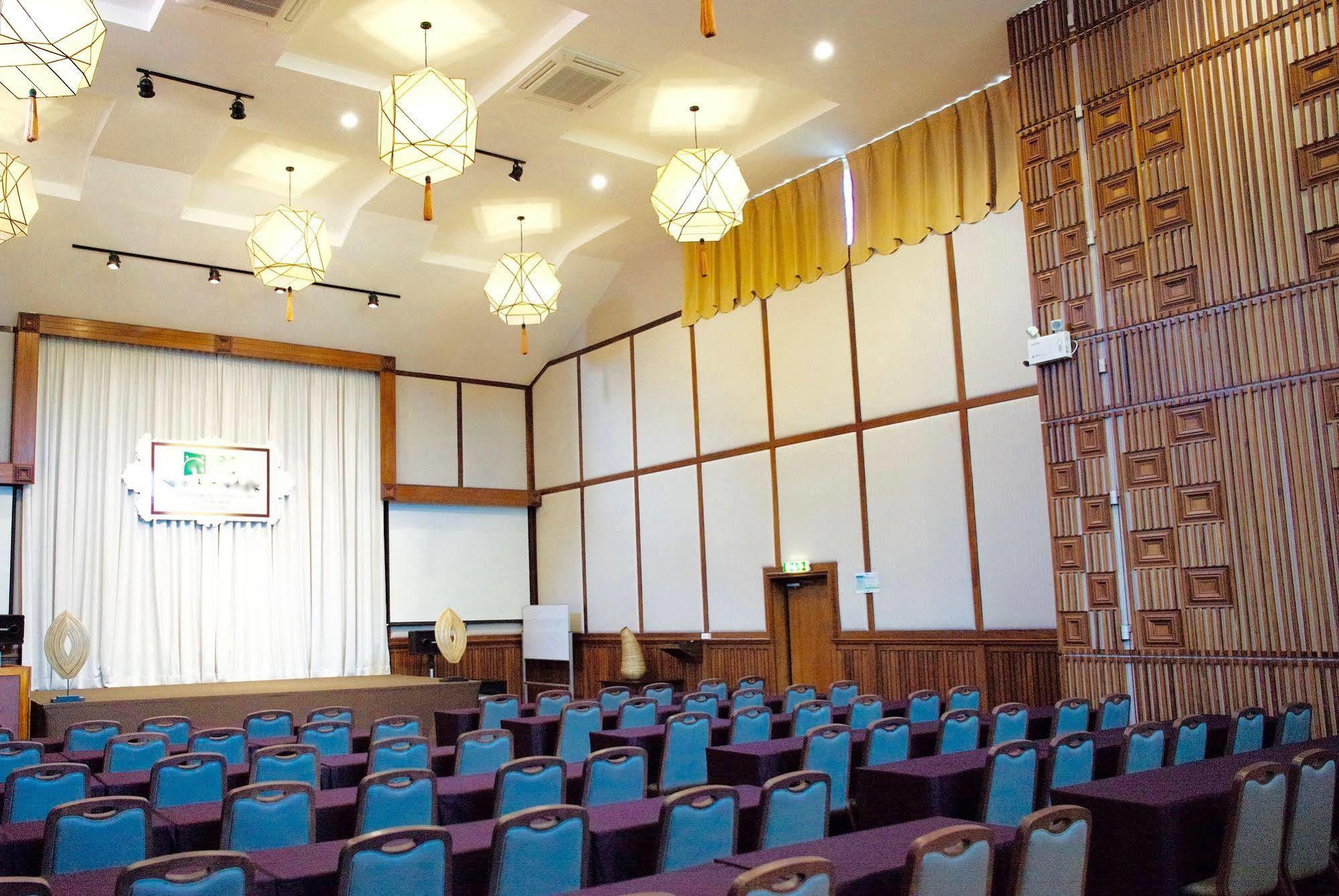 J. Park Hotel Чонбури Экстерьер фото